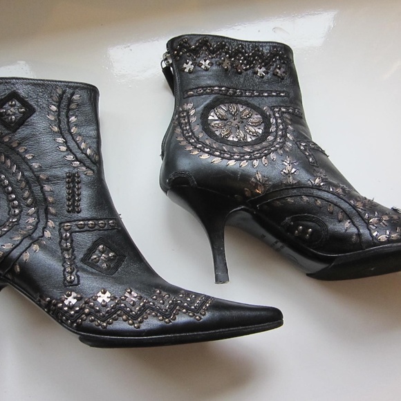 Oscar de la Renta Shoes - OSCAR DE LA RENTA BLACK LEATHER STUD BOHO ANKLE BOOTIES BOOTS